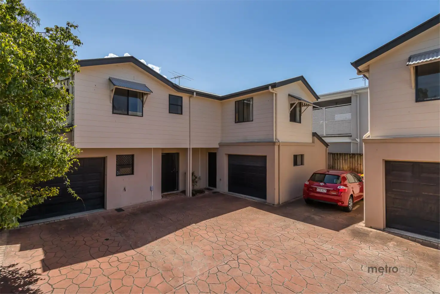 Main view of Homely townhouse listing, 2/150 Riding Road, Balmoral QLD 4171