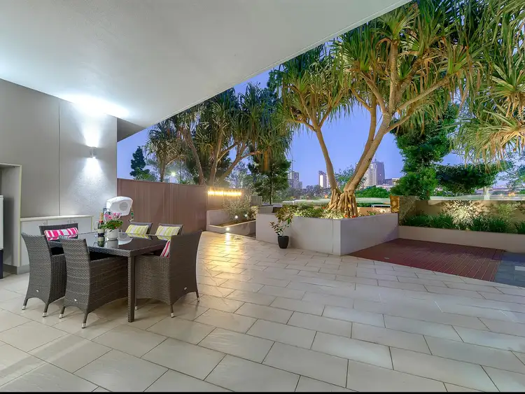 2/205 Coronation Drive, Milton QLD 4064