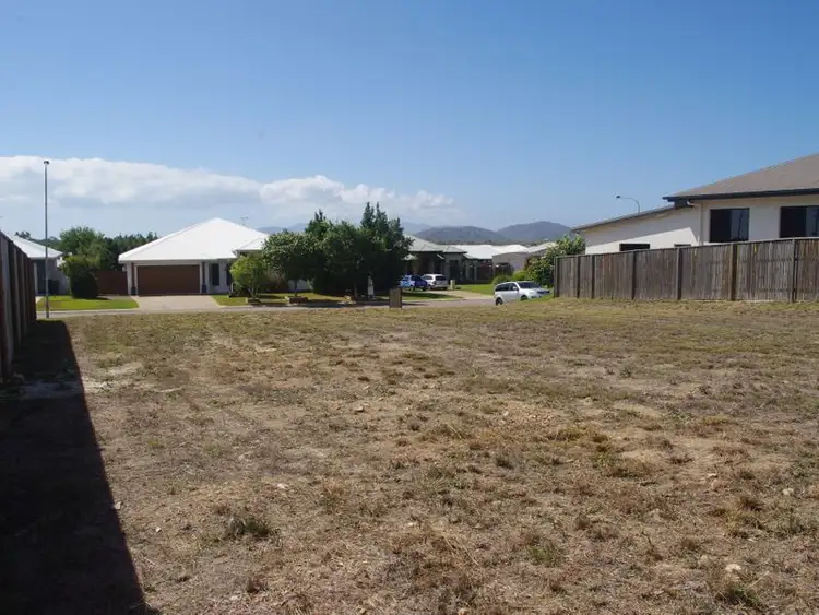 6 Deedes Crescent, Bushland Beach QLD 4818