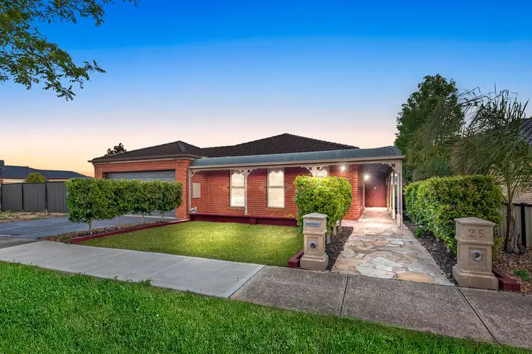 25 Loddon Drive, Taylors Hill VIC 3037