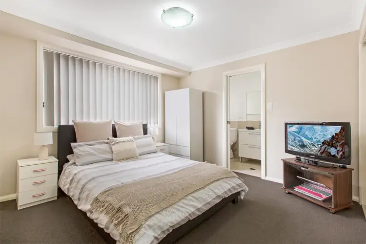 8a Lake Place, Tamworth NSW 2340