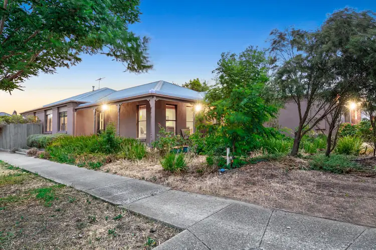 10 Waranga Way, Taylors Hill VIC 3037