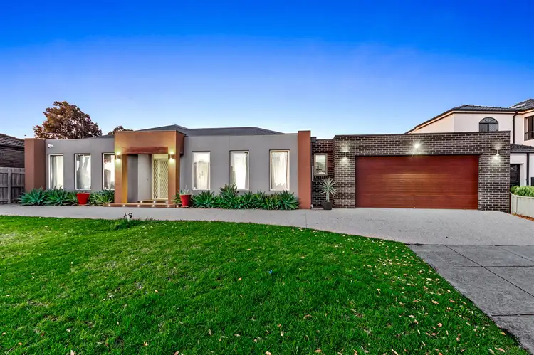 10 Illawarra Circuit, Taylors Hill VIC 3037