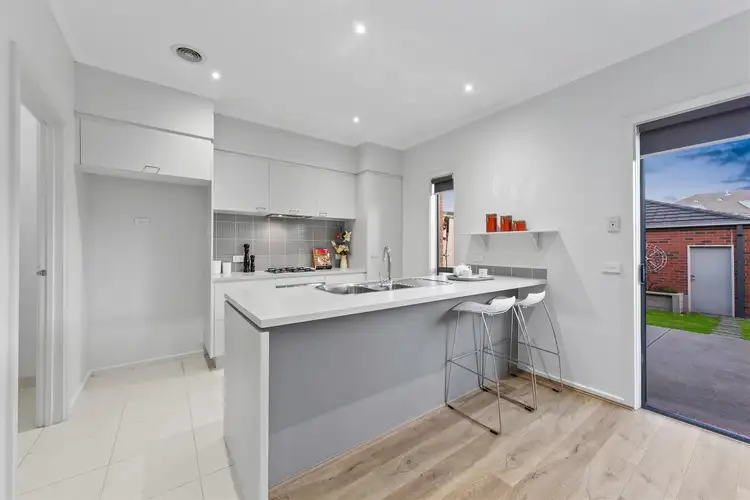 Fifth view of Homely house listing, 10 Callista Circuit, Taylors Hill VIC 3037