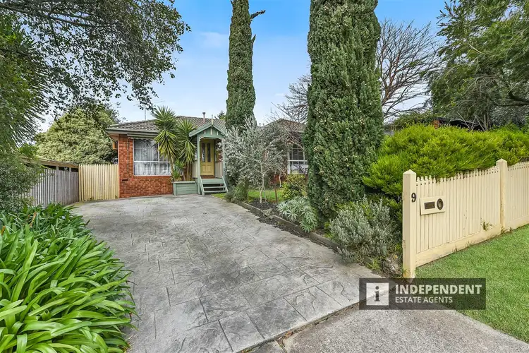 9 Bill Place, Hampton Park VIC 3976