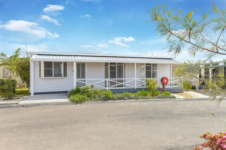 8 Third Avenue, Green Point NSW 2251
