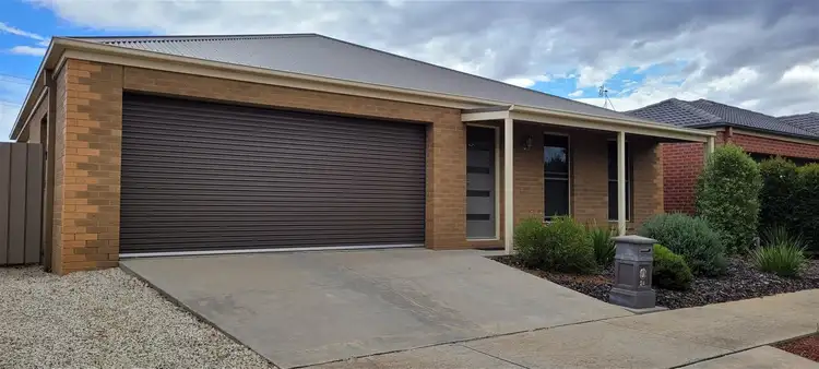 24 Sovereign Gardens, Kangaroo Flat VIC 3555
