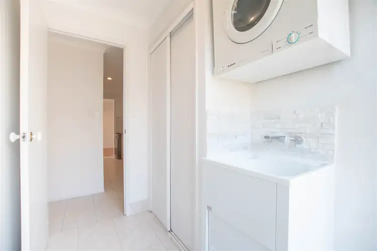 Fifth view of Homely house listing, 4 Edgeworth Place, Helensvale QLD 4212