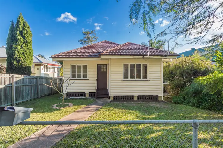 5 Walter Street, Holland Park West QLD 4121
