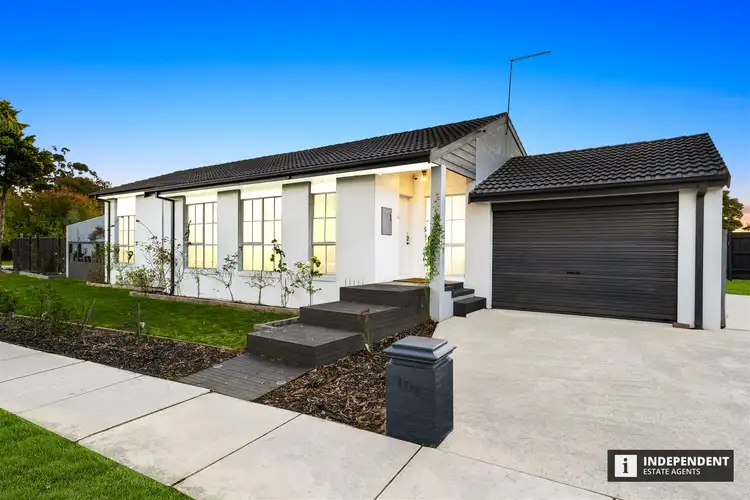 104 Waverley Park Dr, Cranbourne North VIC 3977