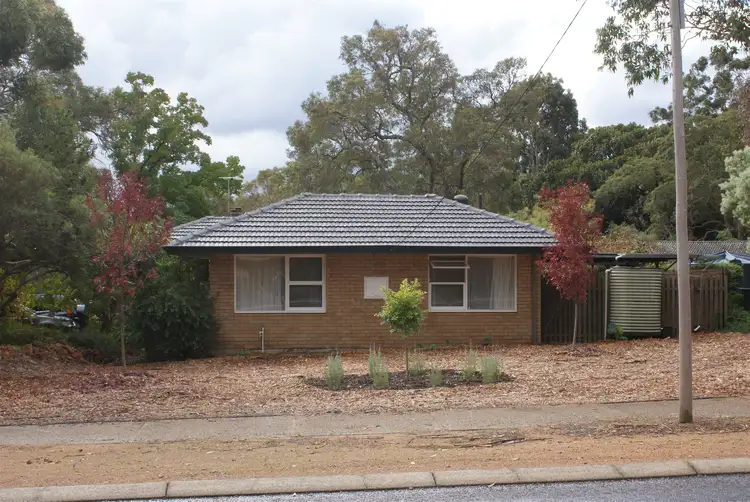 16 Falls Road, Lesmurdie WA 6076