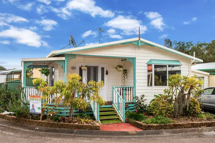 19 Sixth Avenue, Green Point NSW 2251