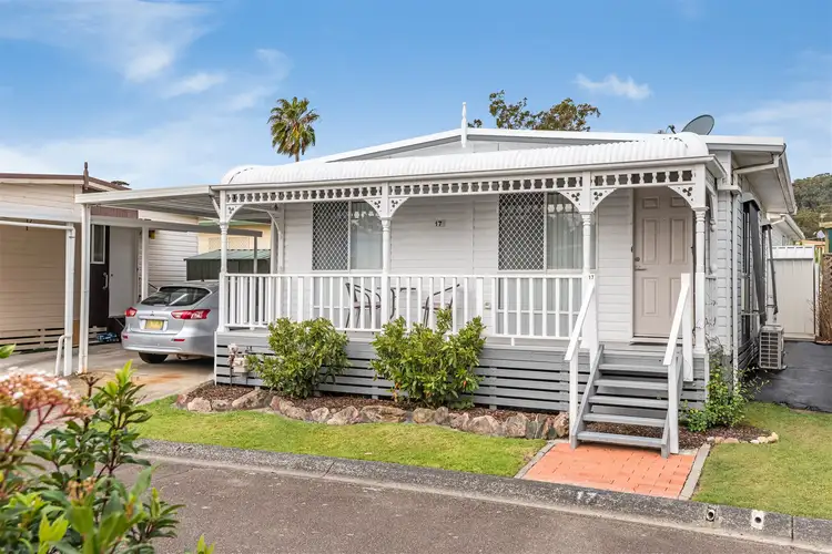 17 First Avenue, Green Point NSW 2251