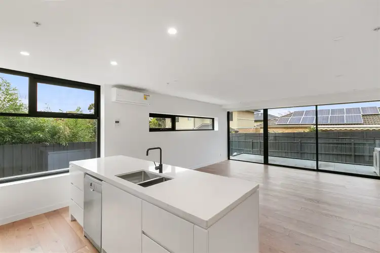 205/1058-1060 Doncaster Road, Doncaster East VIC 3109
