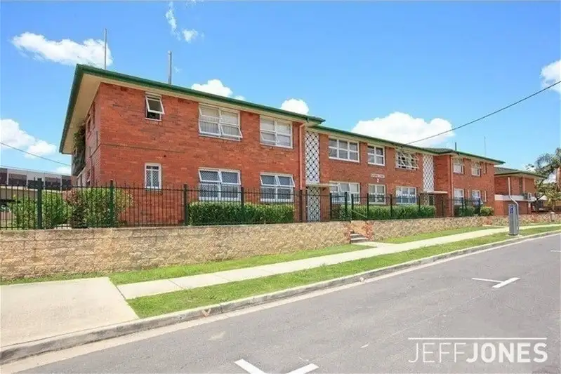 Main view of Homely apartment listing, 5/2 Carl Street, Woolloongabba QLD 4102