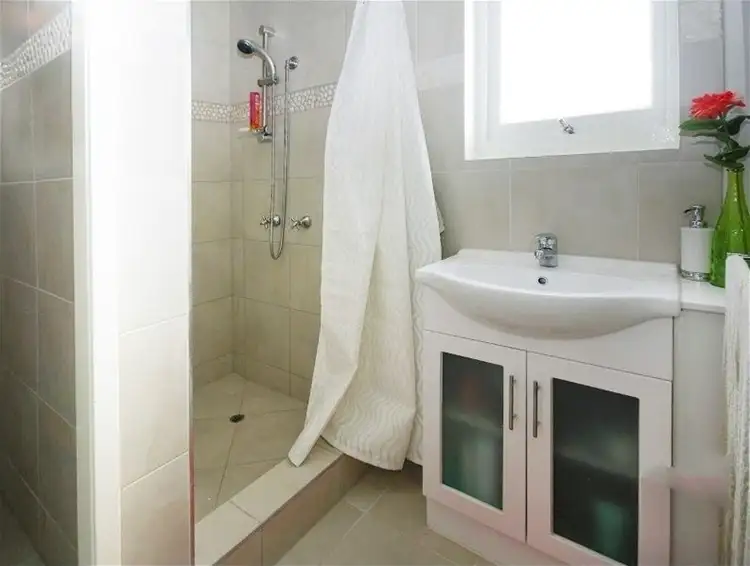 Fifth view of Homely apartment listing, 5/2 Carl Street, Woolloongabba QLD 4102