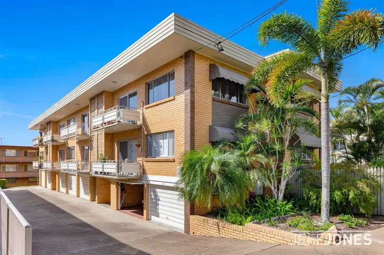 2/28 Kitchener Street, Coorparoo QLD 4151