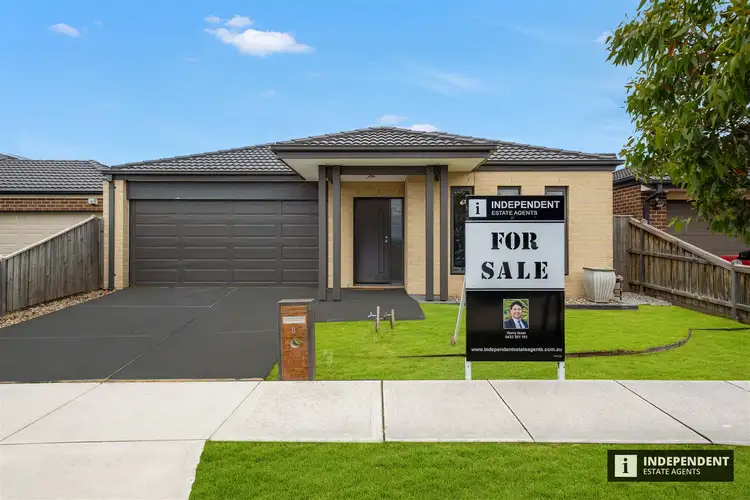 8 Pipers Place, Clyde North VIC 3978