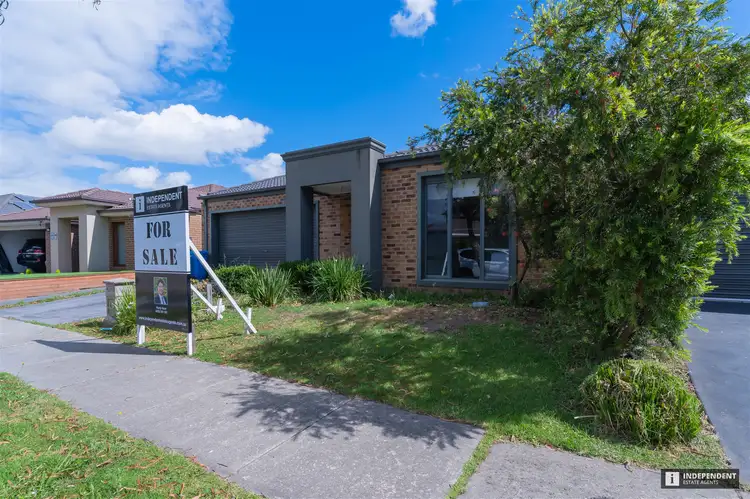 11 Beechtree Way, Cranbourne North VIC 3977