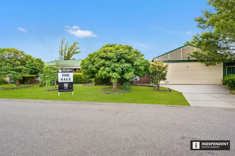 7 Andrea Crescent, Cranbourne North VIC 3977