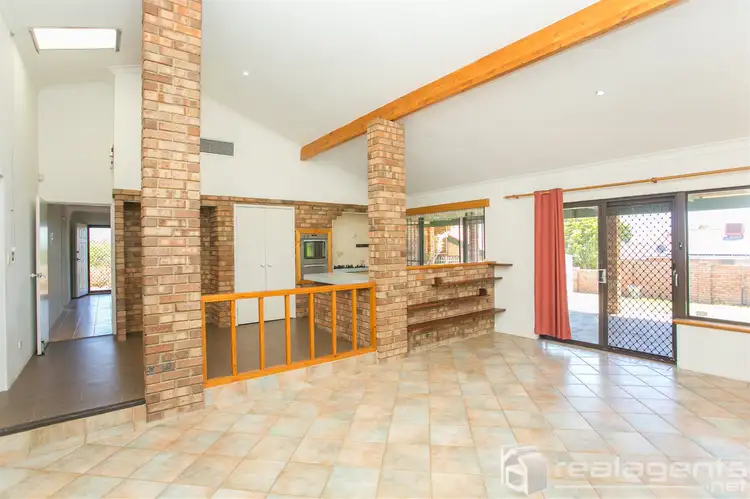 2 Moss Court, Kingsley WA 6026