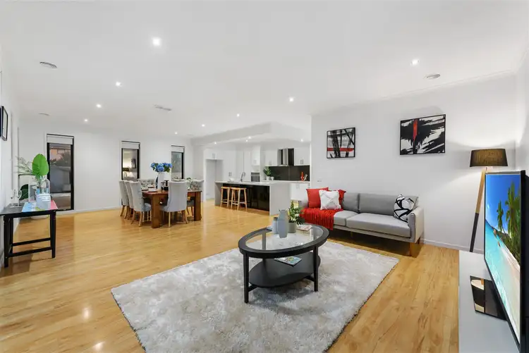 Sixth view of Homely house listing, 2 Murchison Place, Caroline Springs VIC 3023