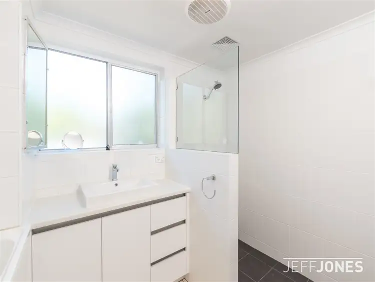 Fifth view of Homely unit listing, 2/21 Embie Street, Holland Park West QLD 4121