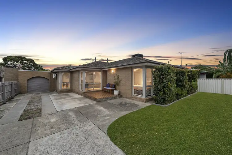 13 Magnolia Avenue, Kings Park VIC 3021