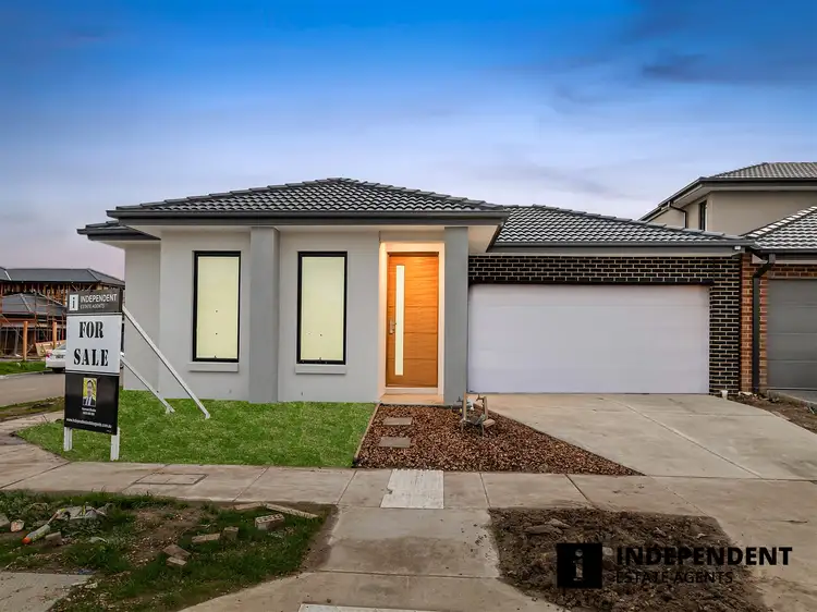 16 Magenta street, Clyde North VIC 3978