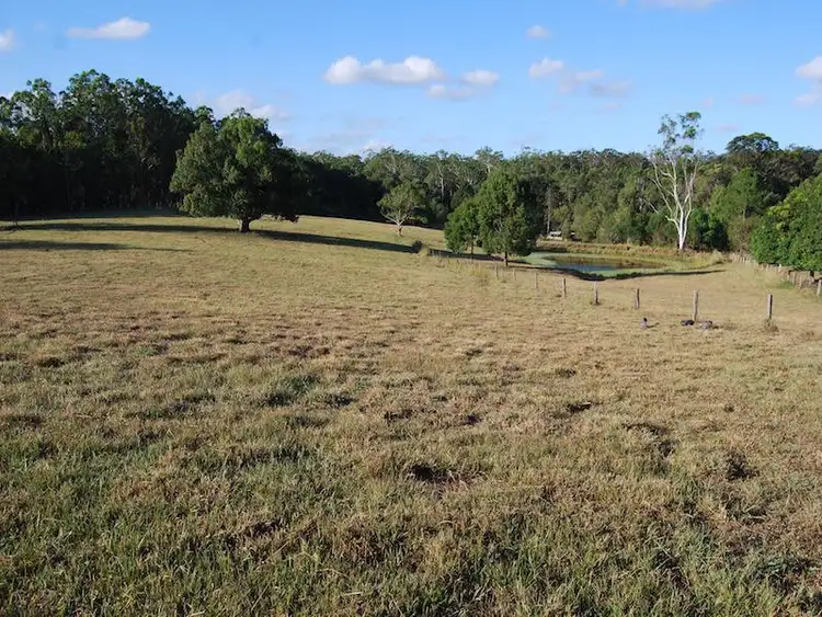 101 Gumboil Rd, Lake Macdonald QLD 4563