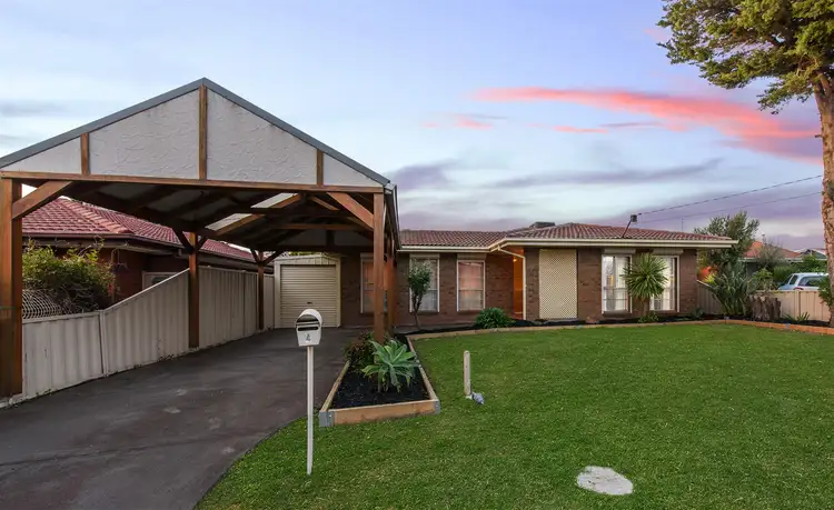 4 Falcon Walk, Kings Park VIC 3021