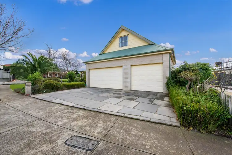 Fourth view of Homely house listing, 18 Sovereign Way, Hillside VIC 3037