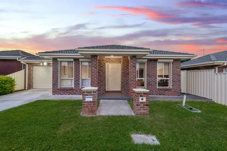 2a Jessica Place, Delahey VIC 3037