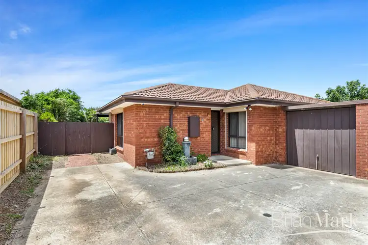 2/16 Songlark Crescent, Werribee VIC 3030