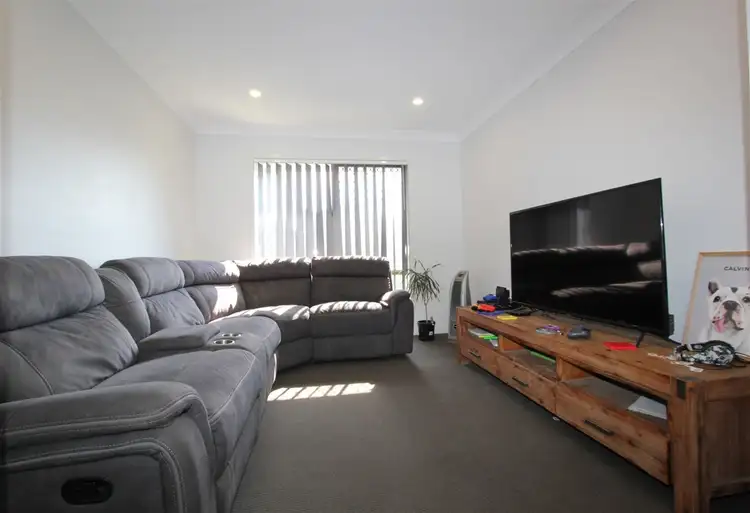 Second view of Homely house listing, 5 Cassidy Crescent, Willow Vale QLD 4209