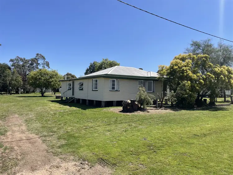 60-62 Moffatt Street, Kaimkillenbun QLD 4406