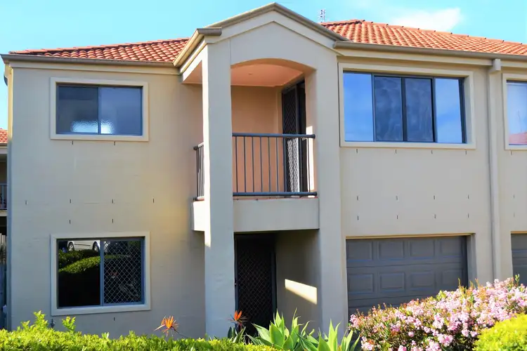 31/1-15 Santa Isobel Blvd, Pacific Pines QLD 4211