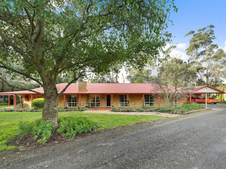 Second view of Homely house listing, 5 Elizabeth Close, Drouin VIC 3818