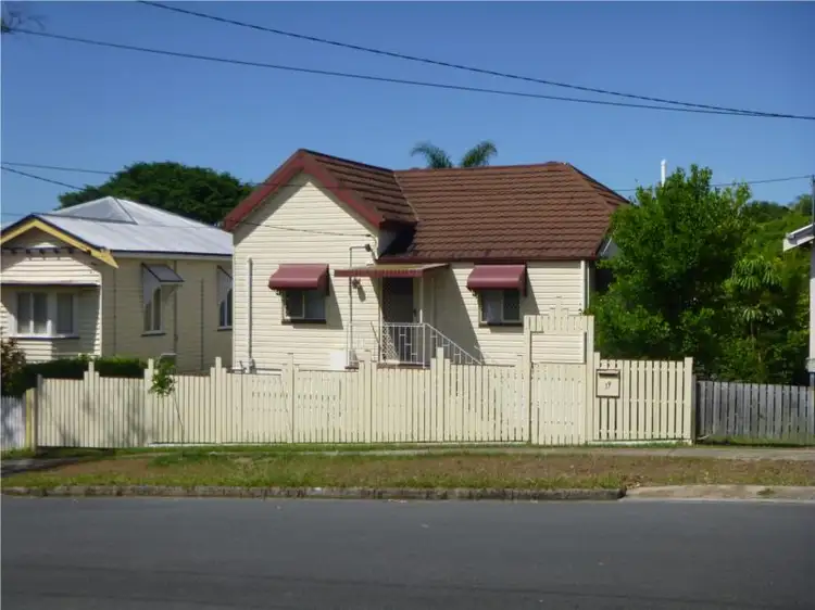 19 Dorinda Street, Greenslopes QLD 4120