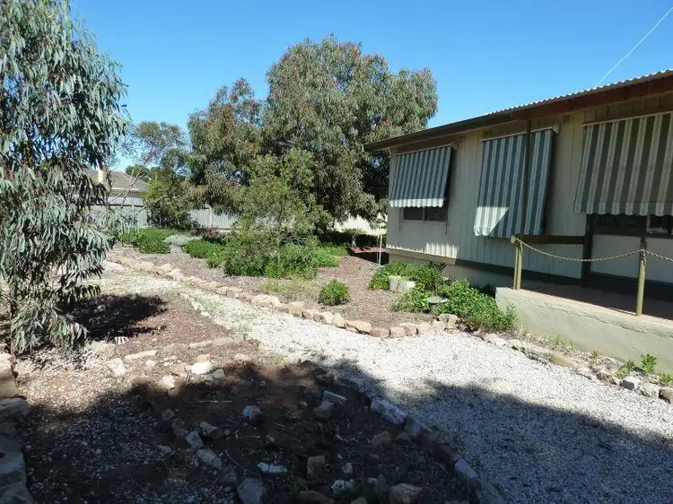 8 Burra Street, Port Wakefield SA 5550