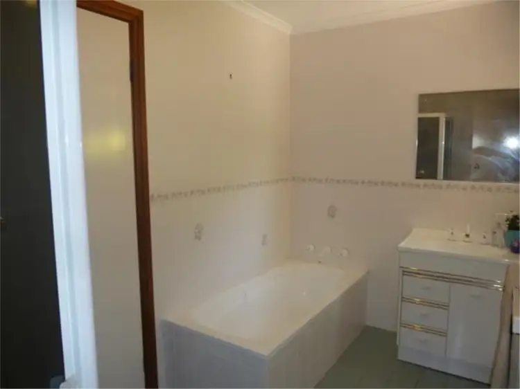 Seventh view of Homely house listing, 8 McKinnon Park, Clare SA 5453