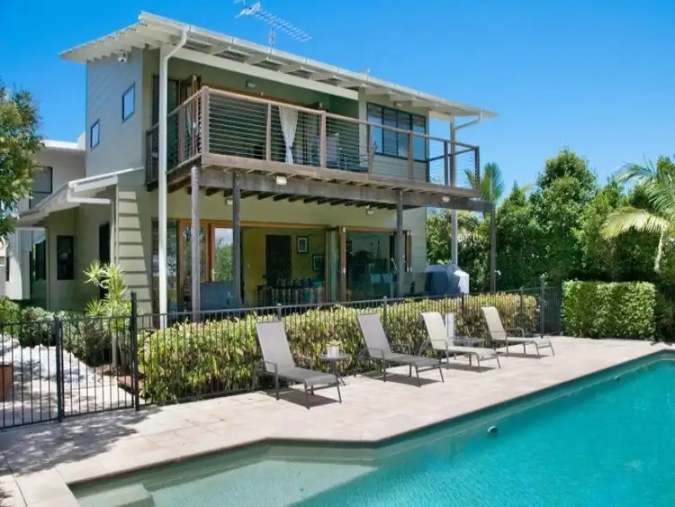 25 Moonbeam Crescent, Castaways Beach QLD 4567