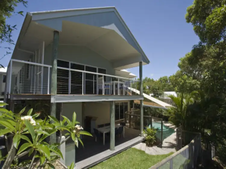 24 Seafarer Crt, Castaways Beach QLD 4567