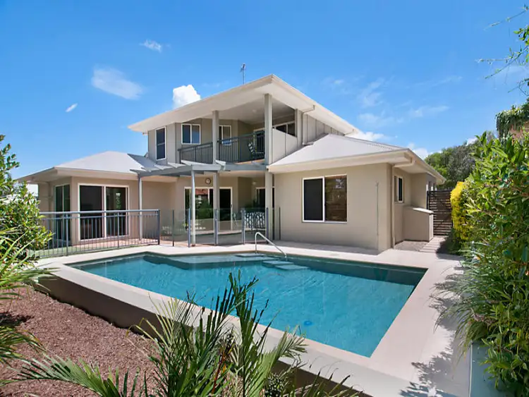 6 Seafarer Court, Castaways Beach QLD 4567