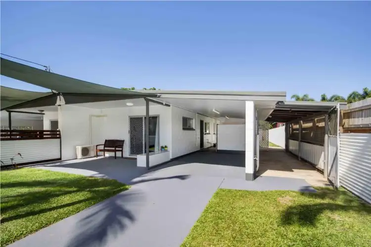 2/12 Valmadre Street, Caravonica QLD 4878