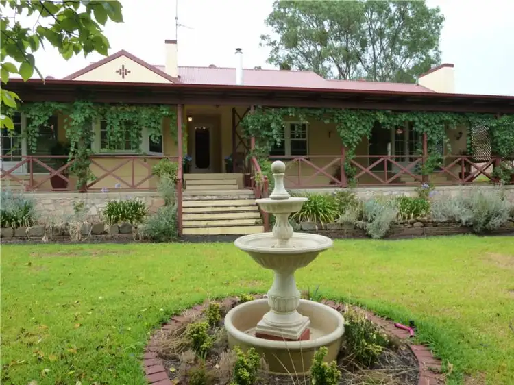 12 Beare Street, Clare SA 5453