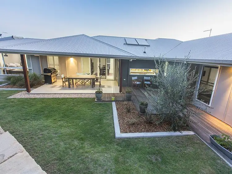 42 Dana Street, Cashmere QLD 4500
