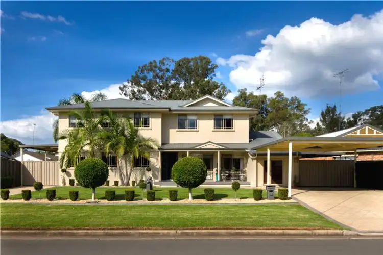 2 Glenmore Place, South Penrith NSW 2750