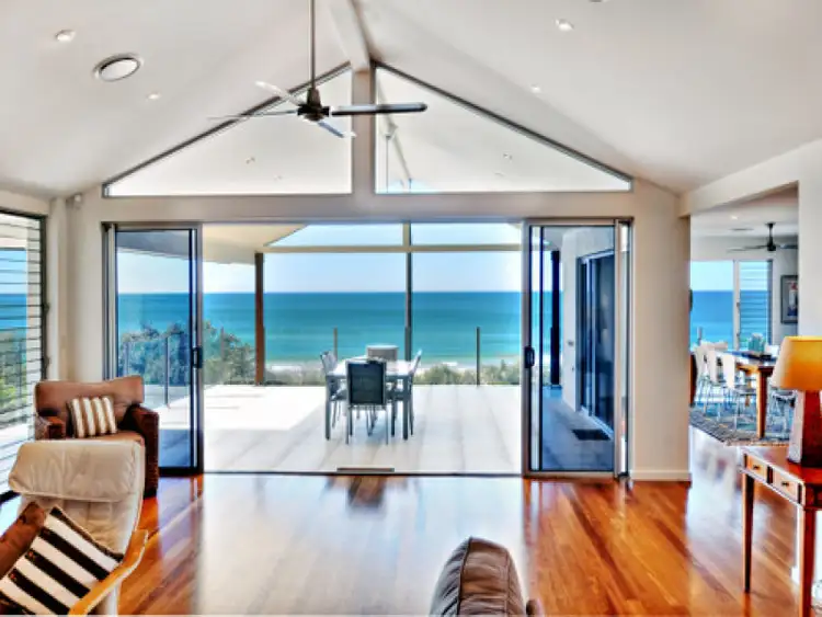 10 Tropicana Rise, Castaways Beach QLD 4567