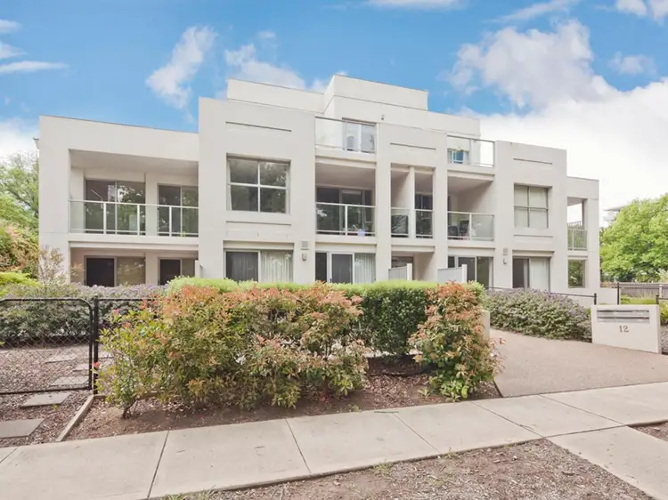 6/12 Condamine Street